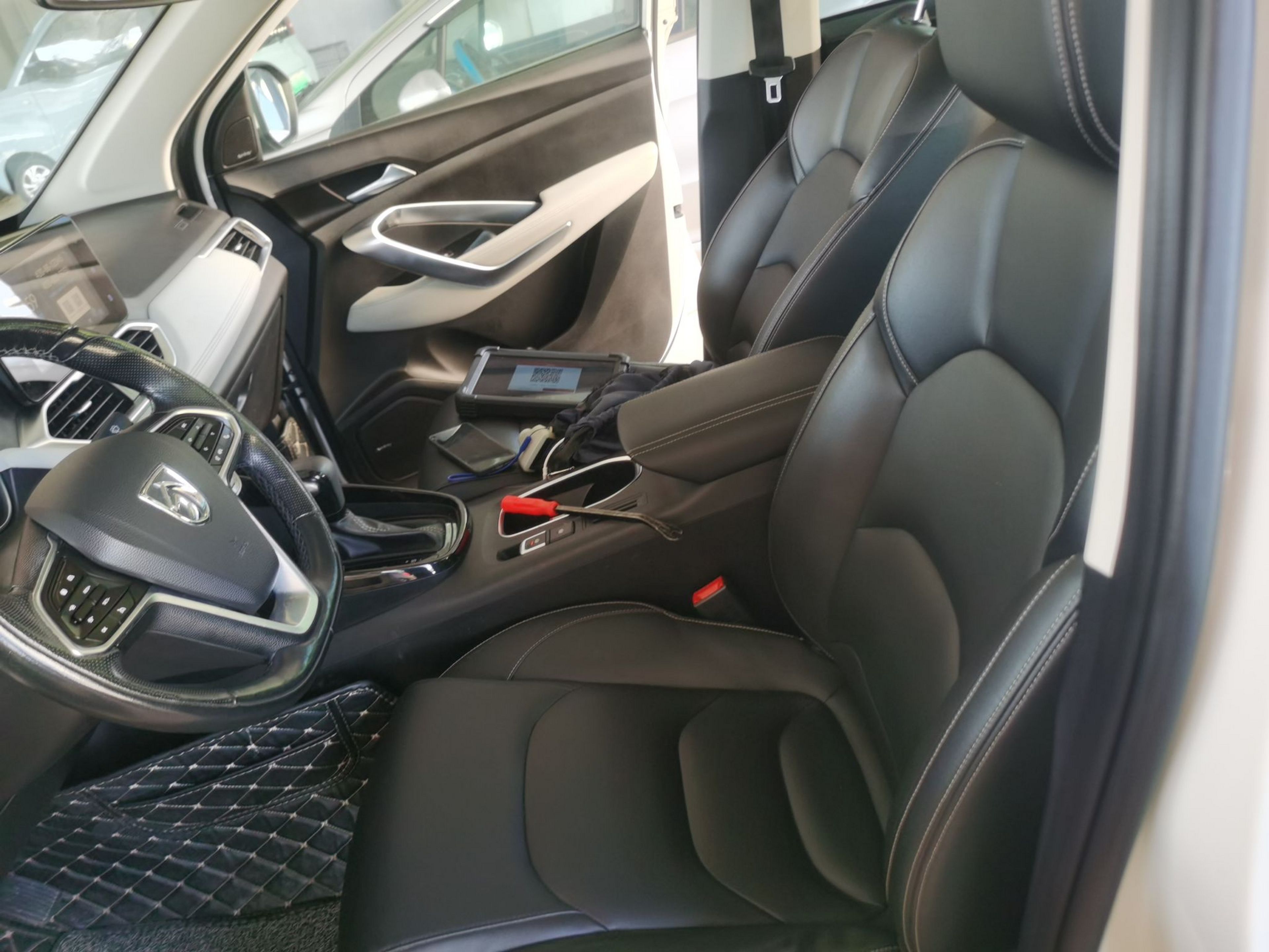 Переднее сиденье в автомобиле