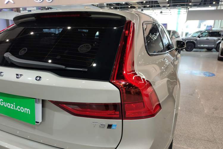 Used Volvo V90 2017 Cross Country T5 AWD Smart Range Edition
