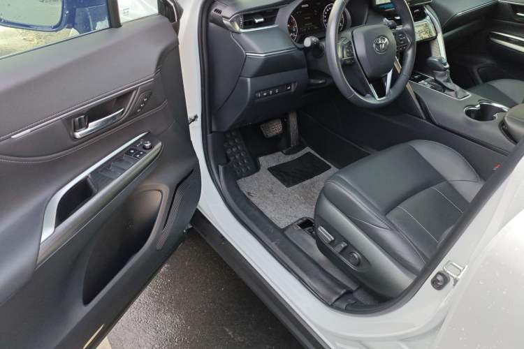 Used Toyota Harrier 2023 2.0L CVT Two-Wheel Drive Deluxe Edition