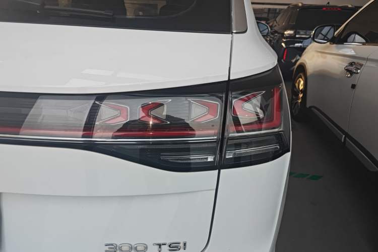 Used Volkswagen Tayron 2023 300TSI Two-Wheel-Drive Luxury Plus Advanced Edition
