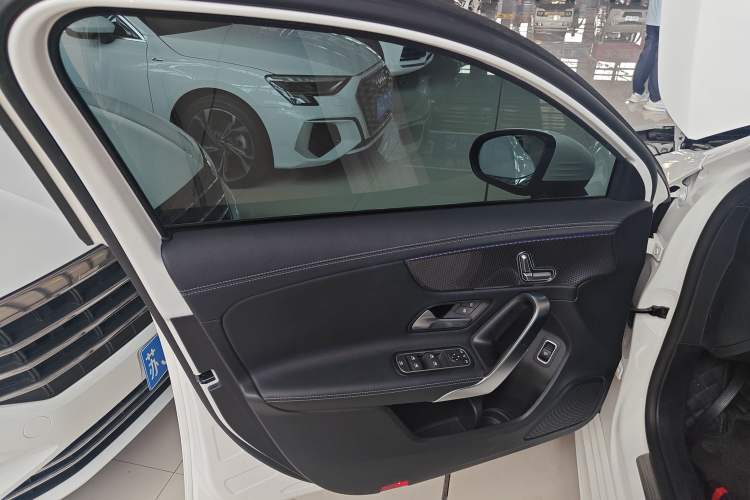 Used Mercedes-Benz A-Class 2022 Revised Version A 200 L Sport Sedan Fashionable Style
