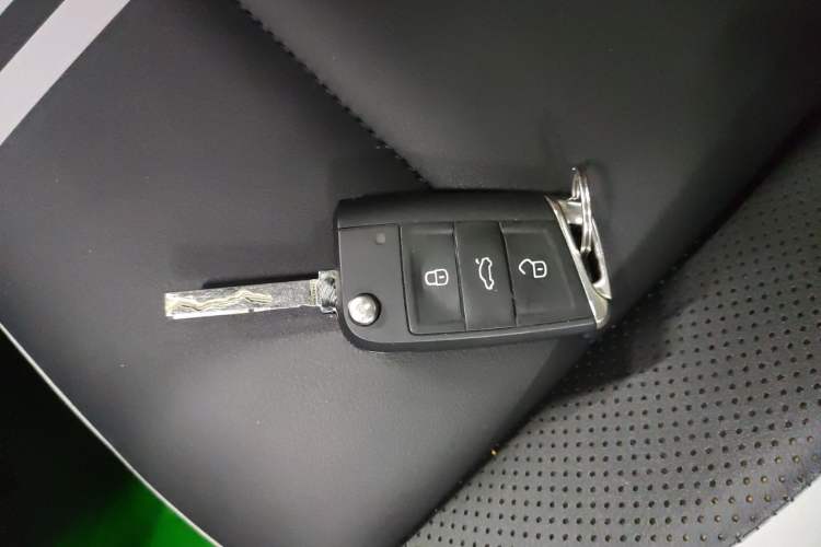 Used Volkswagen T-ROC 2023 300TSI DSG Two-Wheel Drive Starlight Edition