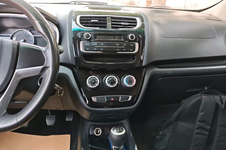 Used SWM X2 2021 1.5L Manual Business Edition 5 Seats
