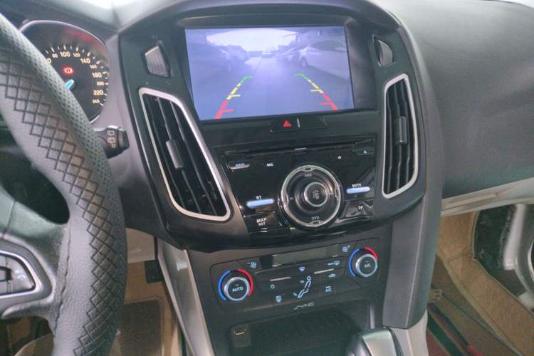 Used Ford Focus 2015 Hatchback EcoBoost 125 Automatic Supreme Style Edition
