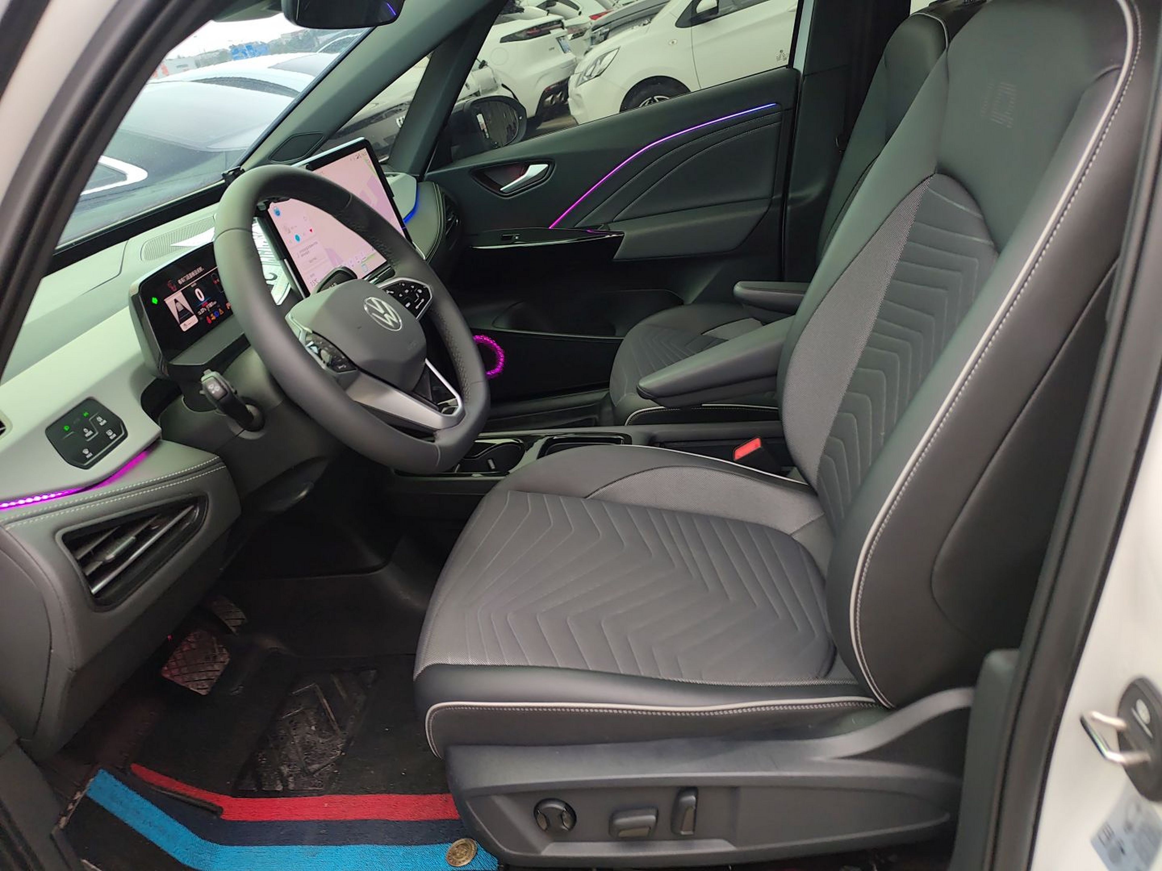 Переднее сиденье в автомобиле