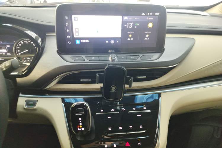 Used Buick GL8 2023 Facelifted Land Cruiser Executive Luxury Version