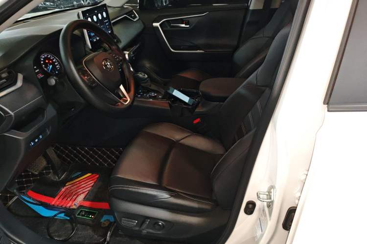 Used Toyota Wildlander 2022 Dual-Motor 2.5L E-CVT 4x4 Luxury PLUS Edition
