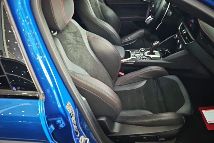 Used Alfa Romeo Giulia 2022 2.0T 280HP Veloce Track Edition
