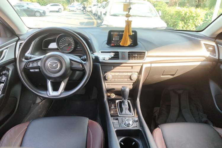 Used Mazda Mazda 3 Axela 2017 Sedan 1.5L Automatic Luxury Model China VI Standard
