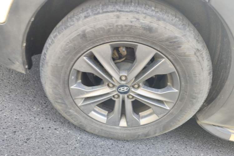 Used Hyundai Santa Fe 2015 2.0T Automatic Two-Wheel Drive Smart Version 5 Seats
