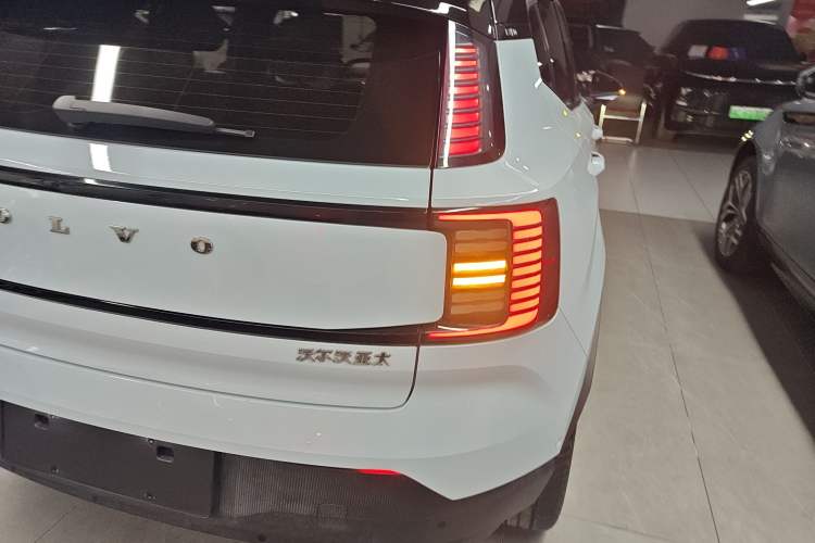 Used Volvo EX30 2025 Rear-Drive Long-Range Version Ultra