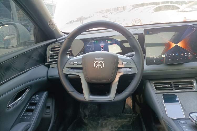 Used BYD Qin L 2025 DM-i Smart Drive 120KM Superior Model
