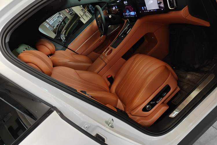 Used Hima AITO M8 2025 Extended-Range Max+ Version 53.4 kWh 5-Seater Edition
