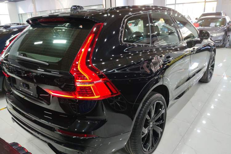 Used Volvo XC60 2025 B5 Four-Wheel Drive Smart & Advanced Midnight Black Edition
