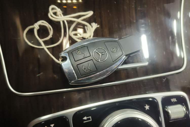 Used Mercedes-Benz GLC 2016 GLC 260 4MATIC Luxury Model
