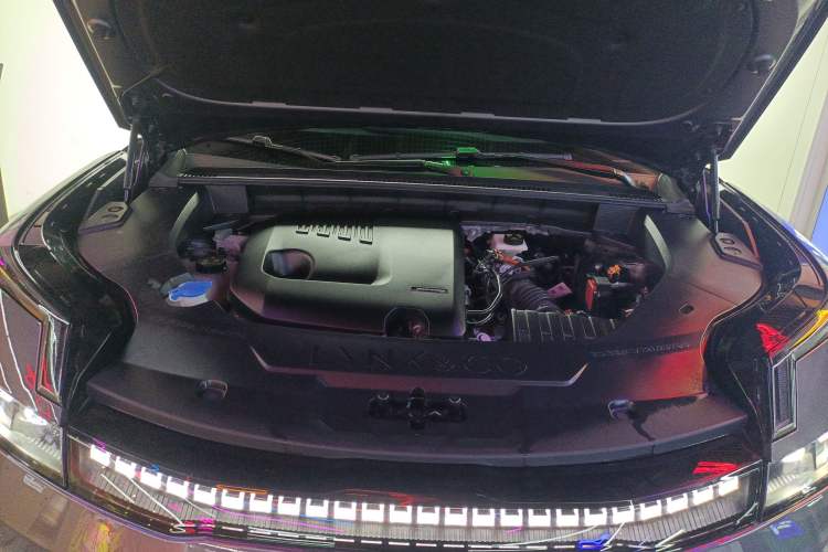 Used Lynk & Co 08 EM-P 2023 220 km Limited-Time Edition
