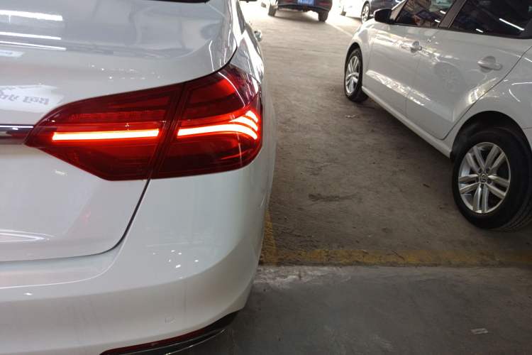 Used Geely Auto Emgrand 2019 Leading Edition 1.5L CVT Upward Asian Games Edition China VI
