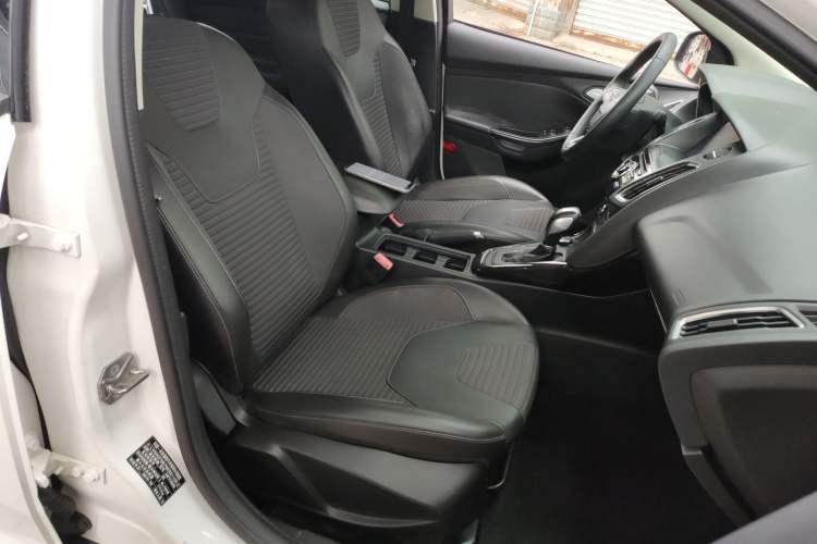 Used Ford Focus 2017 Sedan 1.6L Automatic Fashion Edition Smart Drive Version
