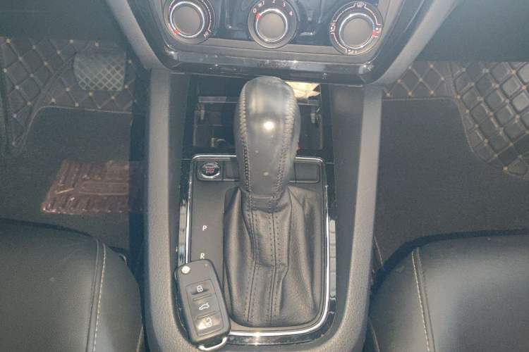 Used Volkswagen Sagitar 2017 230TSI Automatic Comfort Version
