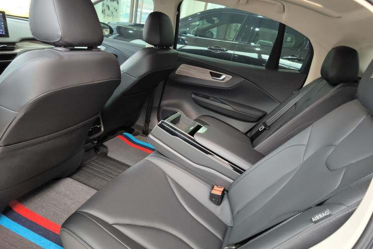 Used Hongqi E-QM5 2023 620km PLUS
