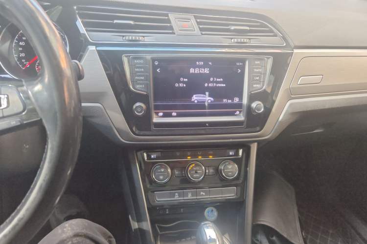 Used Volkswagen Touran 2018 Volkswagen Touran L 280TSI DSG Boundary Edition 7 Seats China VI Standard
