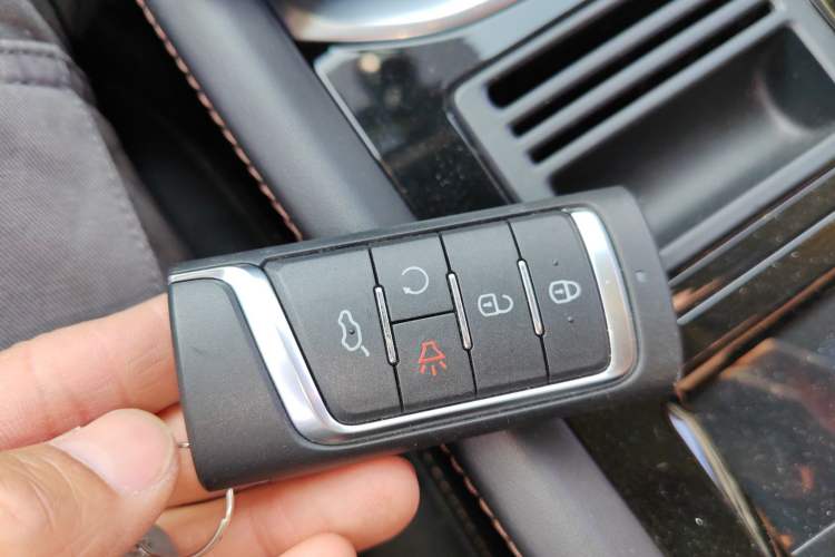 Used GAC Trumpchi GS8 2017 320T Two-Wheel Drive Luxury Smart Connectivity Version (7 Seats)