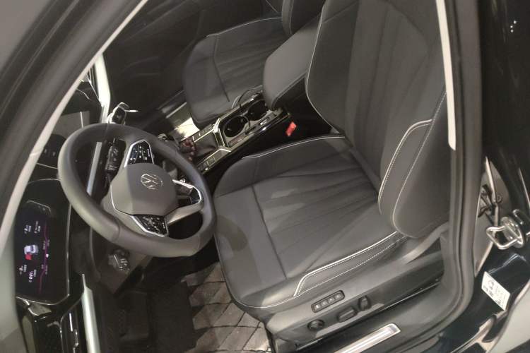 Used Volkswagen Passat 2024 380TSI Starry Luxury Edition
