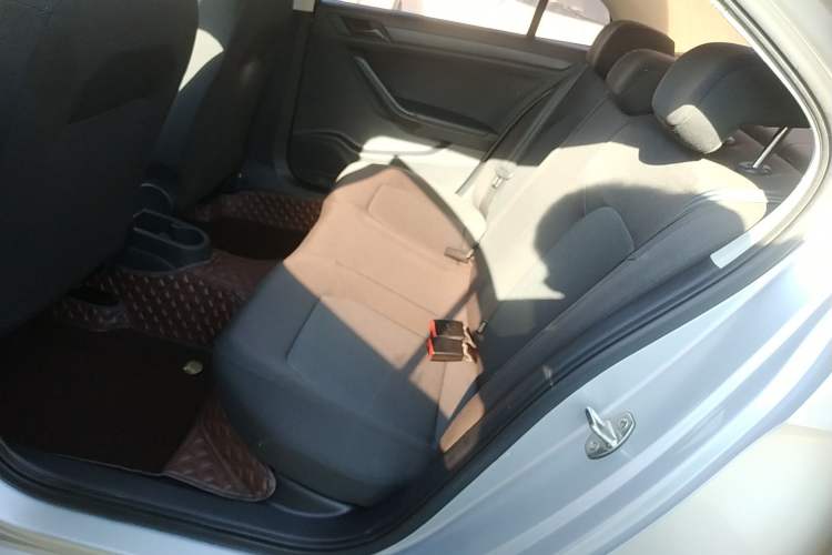 Used Volkswagen Jetta 2015 1.6L Manual Fashion Edition