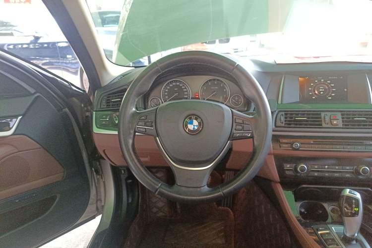 Used BMW 5 Series 2017 520Li Elegant Edition
