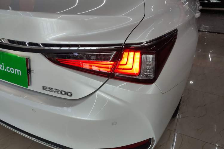 Used Lexus ES 2023 200 Excellence Edition
