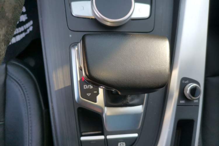 Used Audi A4L 2019 40 TFSI Fashion Edition China VI Emission Standard
