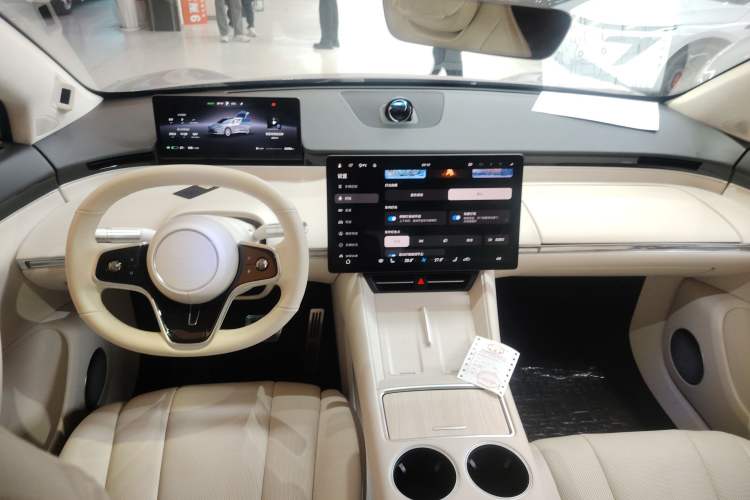 Used Hima Luxeed R7 2024 All-Electric 736 km Ultra
