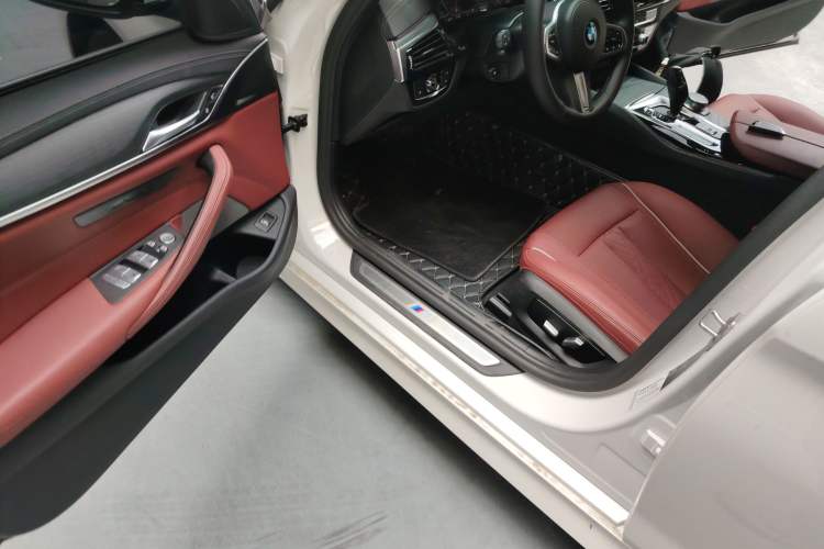 Used BMW 5 Series 2021 Facelifted 530Li Leading Edition M Sport Package
