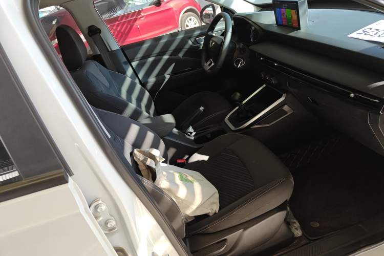 Used Wuling Alvez 2022 1.5L Manual Free-Style Model
