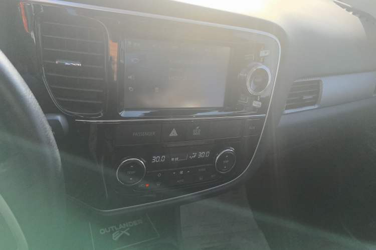 Used Mitsubishi Outlander 2014 2.4L 4x4 Deluxe Value Edition 5 Seats
