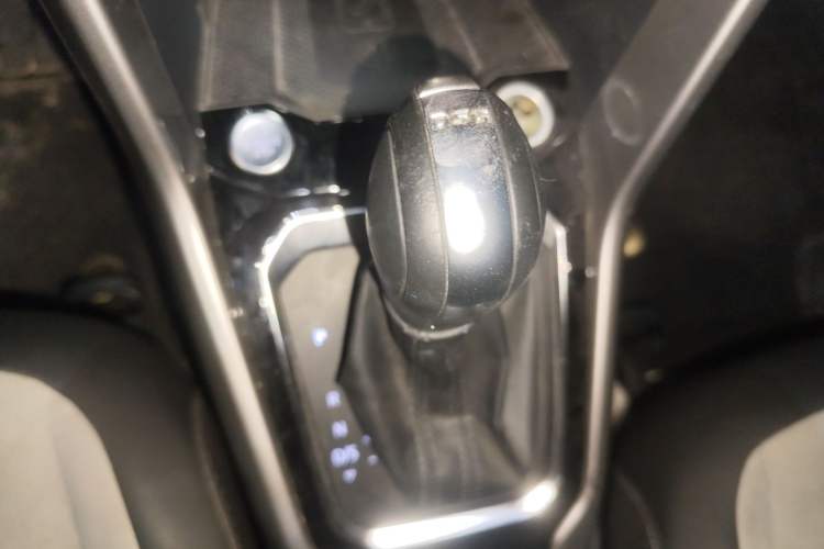 Used Volkswagen T-ROC 2021 280TSI DSG Two-Wheel Drive R-Line Pro Connected Version