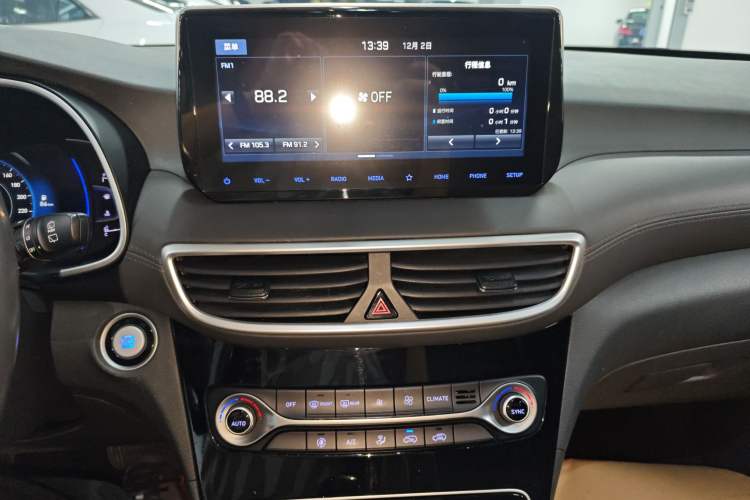 Used Hyundai Tucson 2019 280TGDi Dual-Clutch Two-Wheel Drive Fashion Edition China VI Standard
