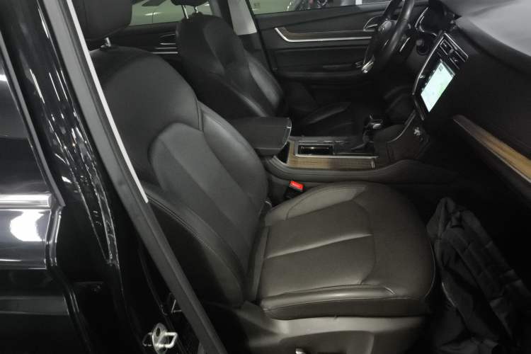 Used Roewe RX8 2019 30T Smart Connectivity Two-Wheel Drive Supreme Flagship Edition
