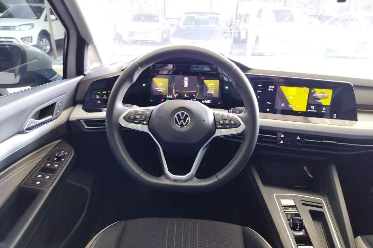 Used Volkswagen Golf 2023 Facelift 280TSI DSG Pro
