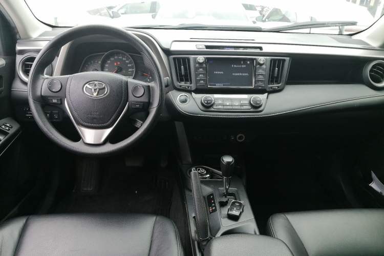 Used Toyota RAV4 2016 2.0L CVT Two-Wheel Drive Fashion Edition China V Standard