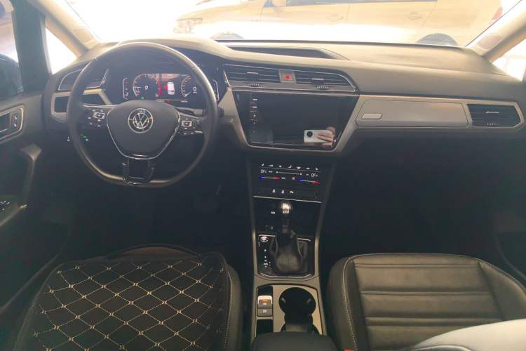 Used Volkswagen Touran 2022 Volkswagen Touran L 280TSI DSG Boundary Edition 7 Seats
