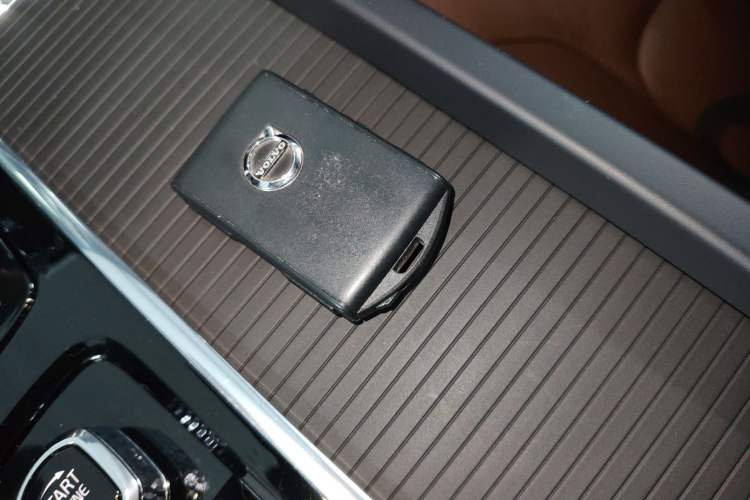 Used Volvo XC60 2023 B5 4x4 Smart Luxury Edition
