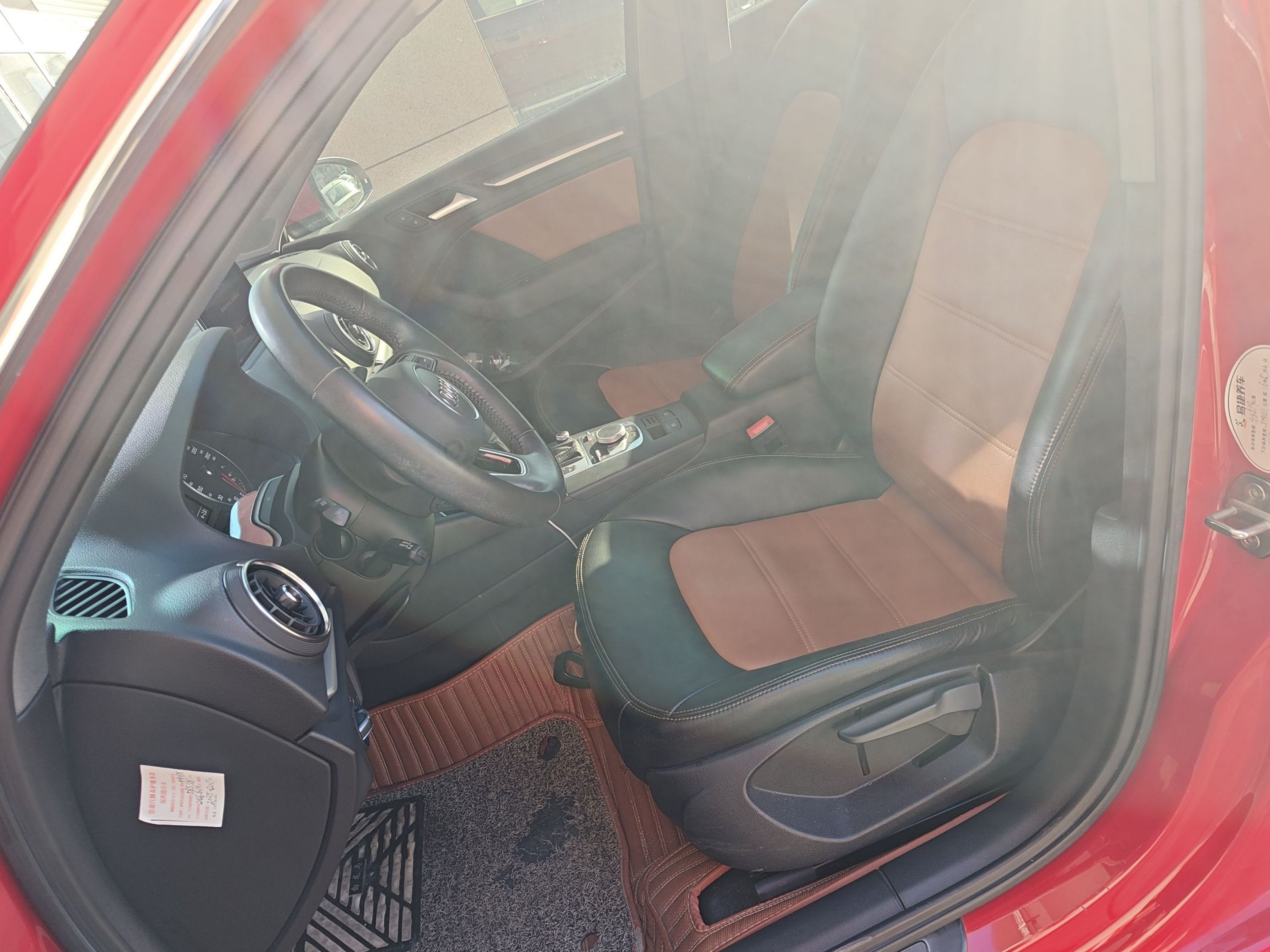 المقاعد الأمامية داخل السيارة