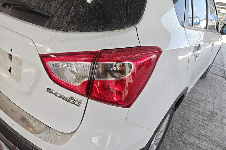 Used Suzuki S-Cross 2014 1.6L CVT Two-Wheel Drive Elite Version
