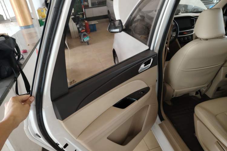 Used Baojun 730 2016 Revised 1.5L Manual Standard Version 7 Seats China V Emission Standard
