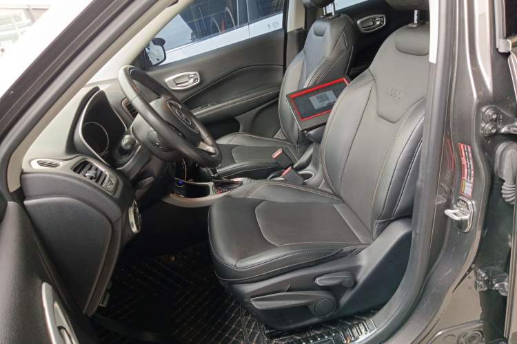 Used  Compass 2017 200T Automatic Family Edition
