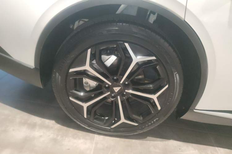 Used  SL03 2023 200Max Range-Extended Version
