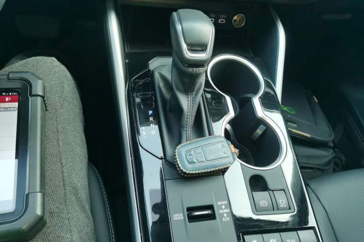 Used Toyota Highlander 2023 2.5L Smart Electric Hybrid Dual-Motor All-Wheel-Drive Luxury 7-Seater
