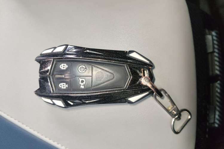 Used Changan UNI-V iDD 2023 ZhiDian iDD 1.5T 113km ZhiKu Model
