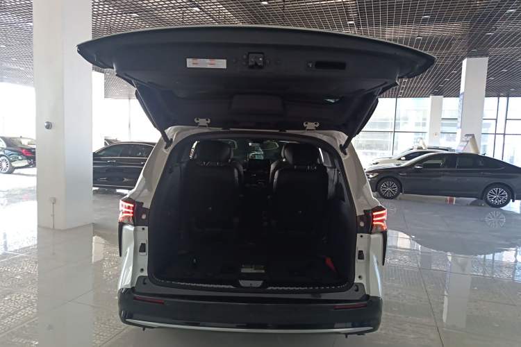 Used Toyota Sienna 2023 2.5L Hybrid Deluxe Edition